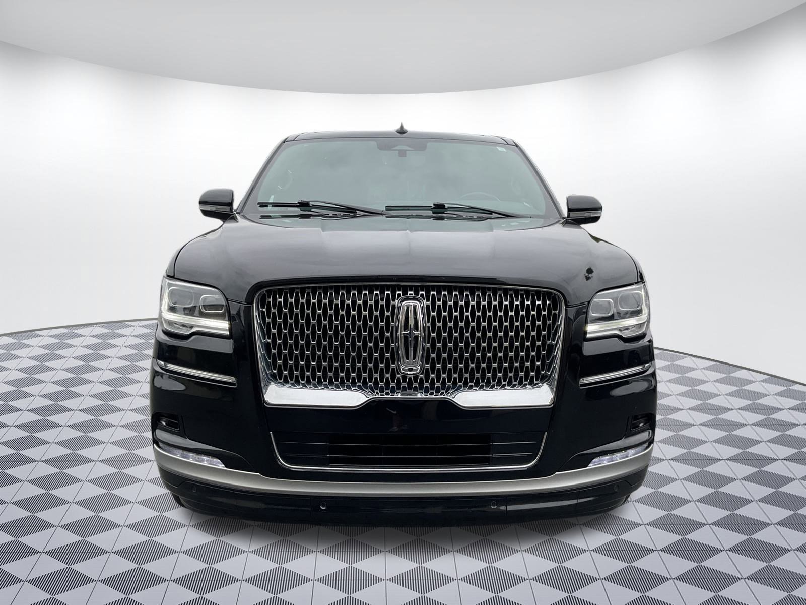 Used 2024 Lincoln Navigator L 4WD image 5