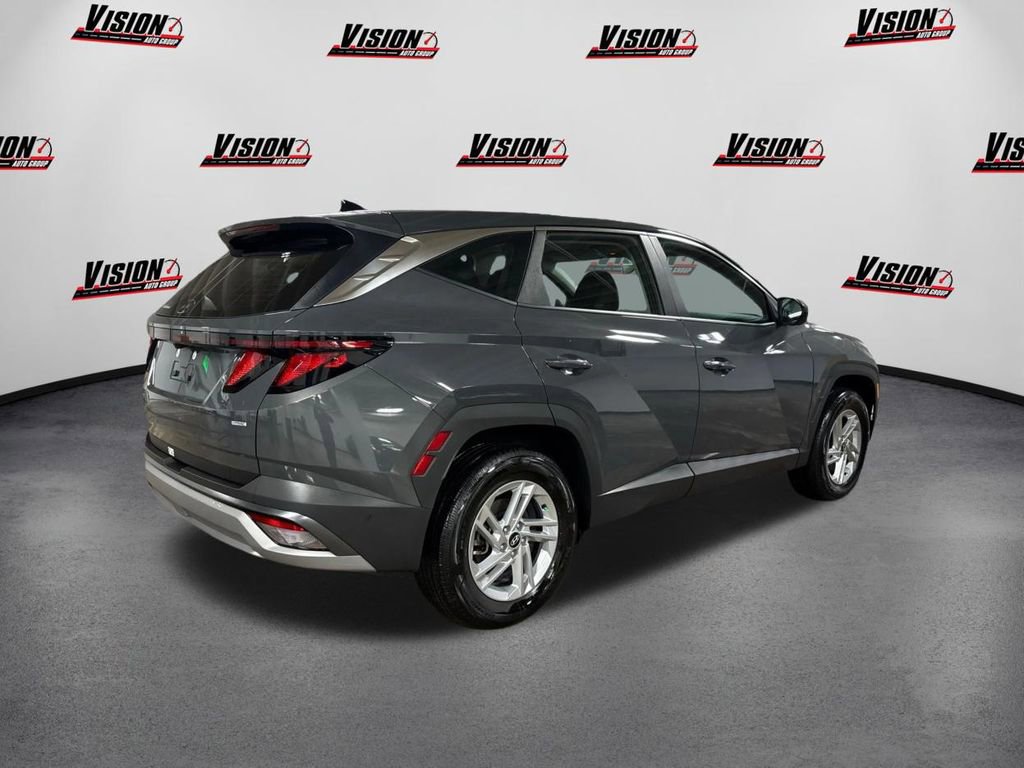 Certified 2025 Hyundai Tucson SE image 5