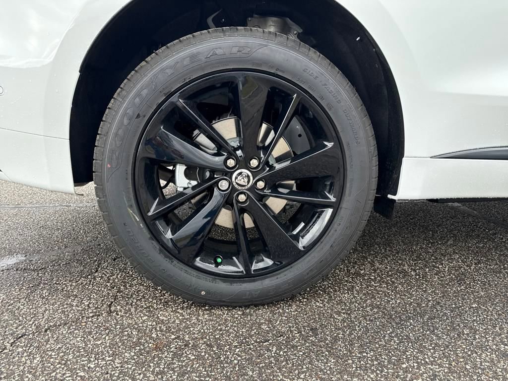 Used 2026 Jaguar F-PACE R-Dynamic S image 26
