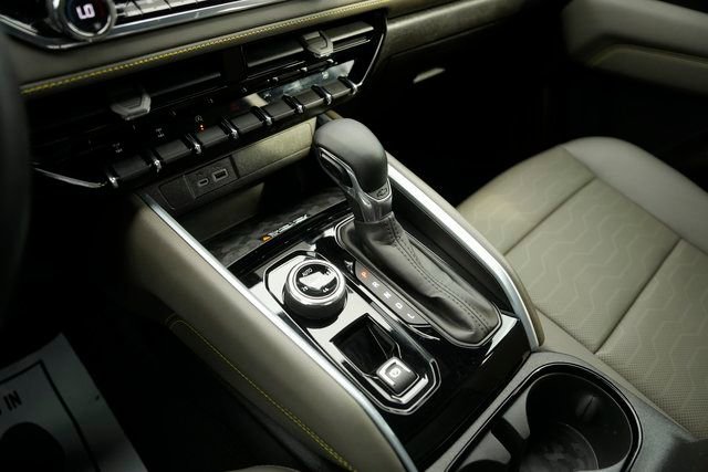 Used 2023 Chevrolet Colorado ZR2 w/ ZR2 Convenience Package III image 27