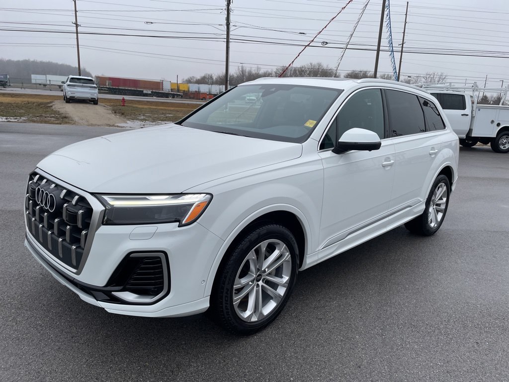 Used 2025 Audi Q7 3.0T Premium Plus AWD/4WD image 4