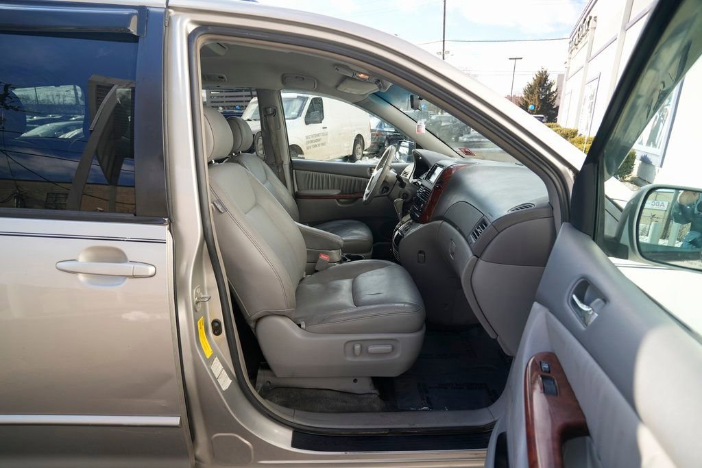 Used 2005 Toyota Sienna XLE image 23