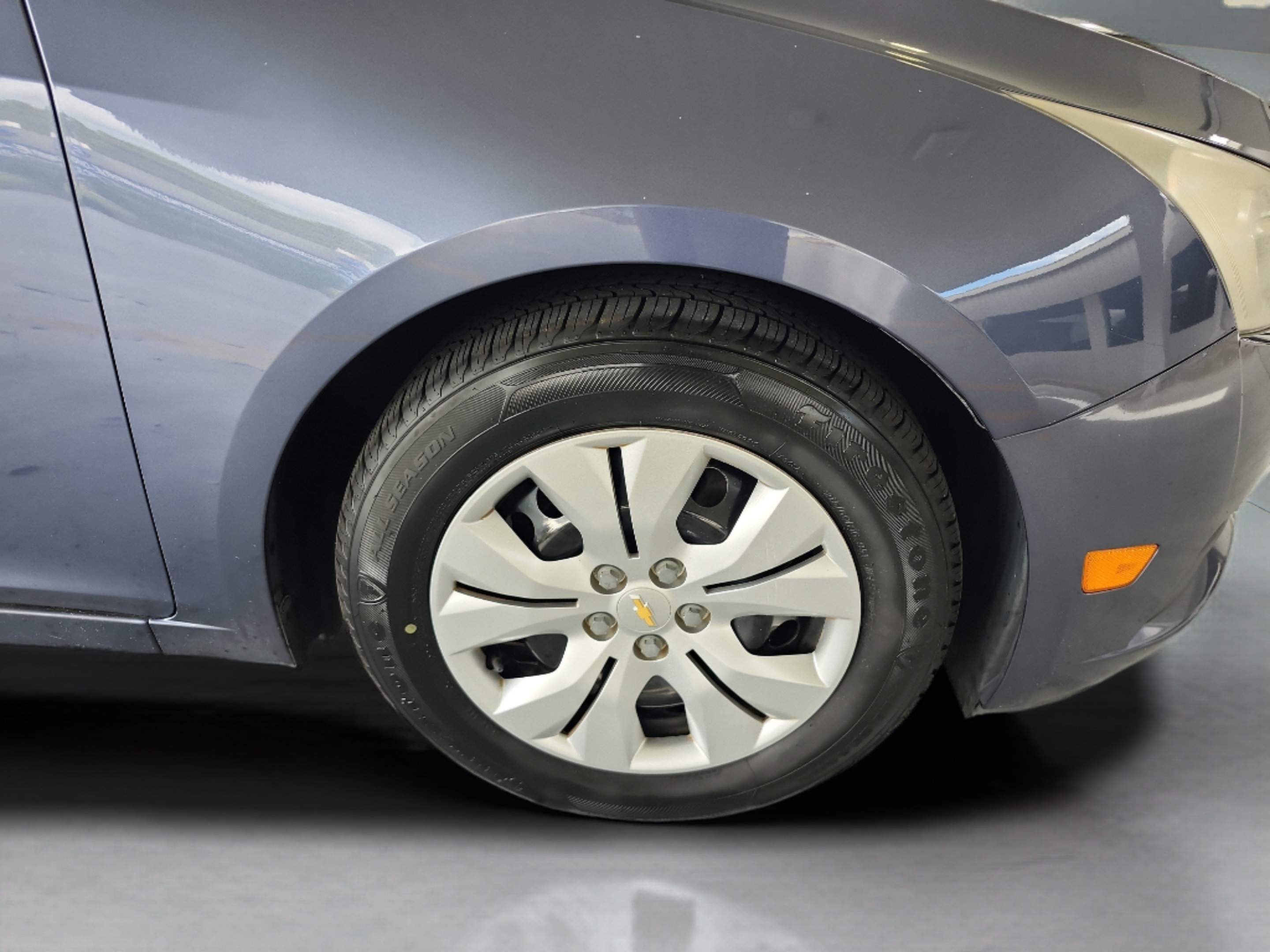 Used 2013 Chevrolet Cruze LS FWD image 29