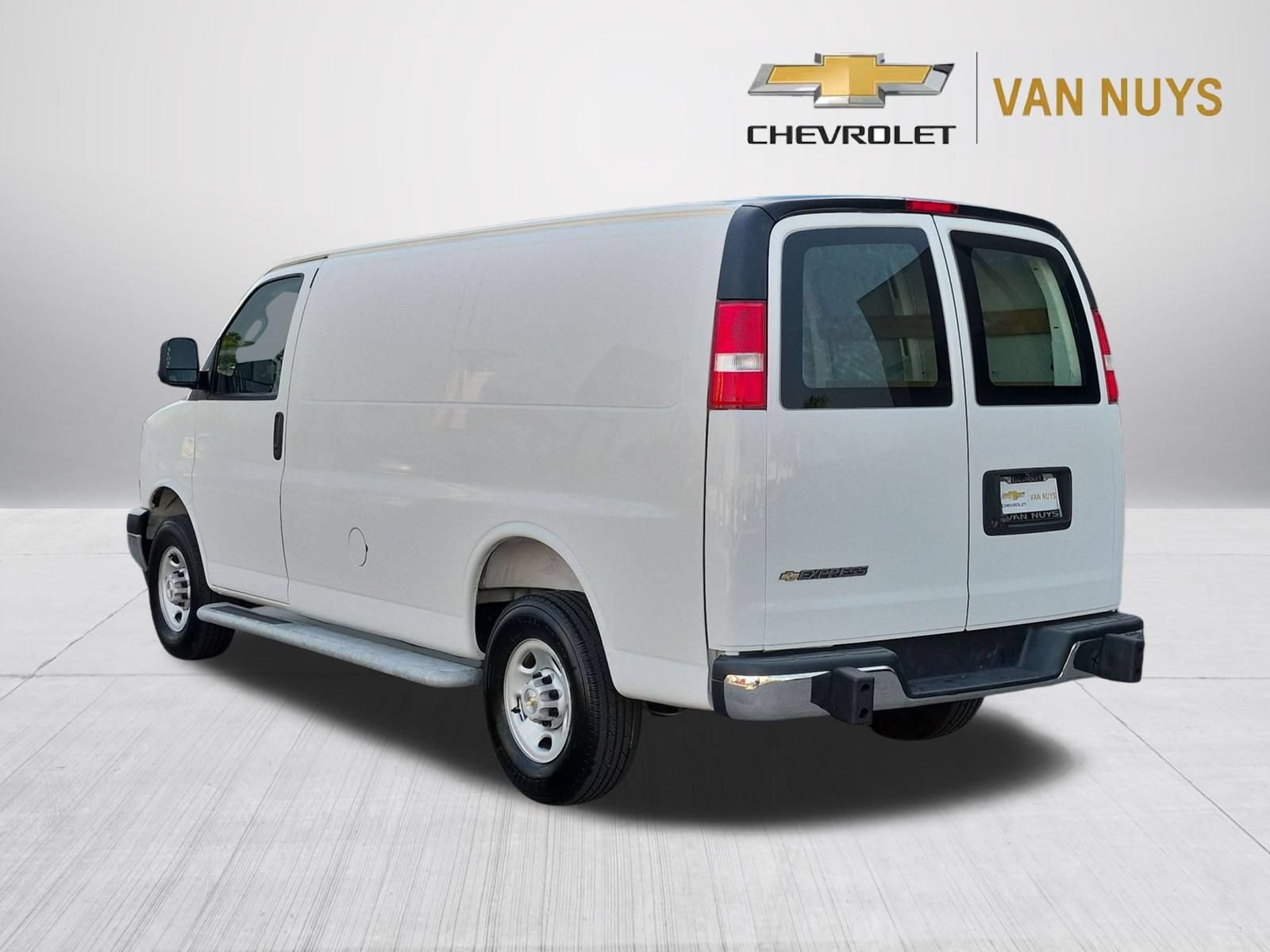 Used 2025 Chevrolet Express 2500 w/ Driver Convenience Package RWD image 7