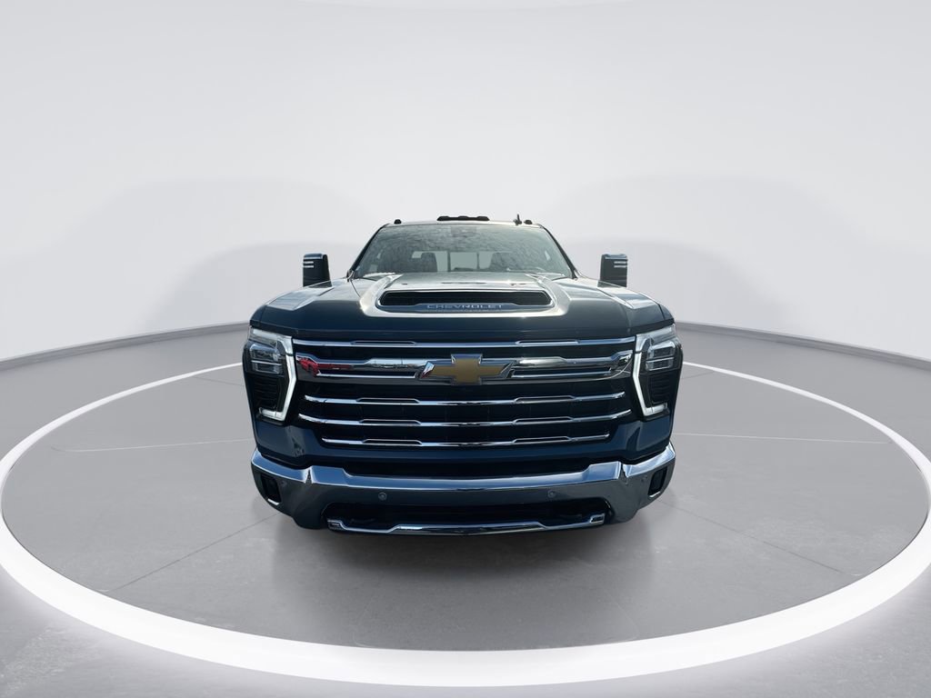 Used 2025 Chevrolet Silverado 2500 LTZ w/ LTZ Premium Package image 3
