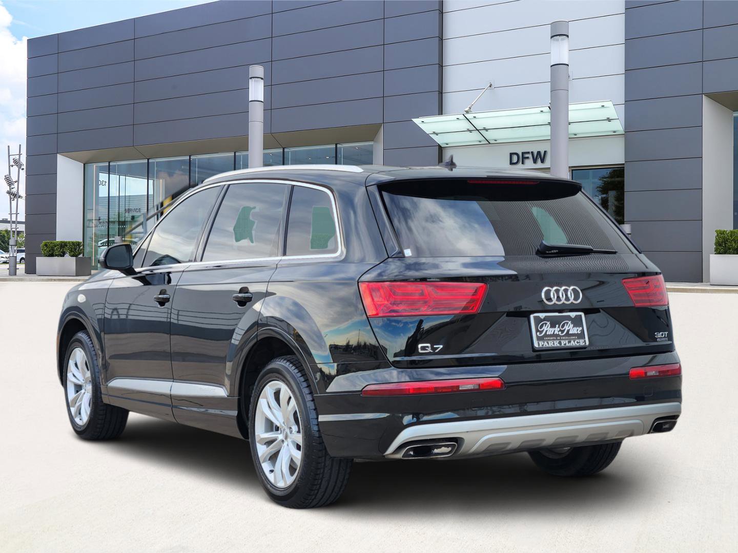 Used 2017 Audi Q7 3.0T Premium Plus image 4