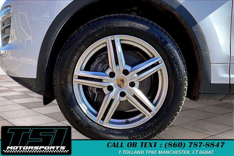 Used 2014 Porsche Cayenne Platinum Edition image 9