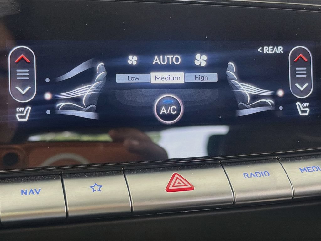 Used 2025 Genesis GV70 2.5T AWD/4WD image 25