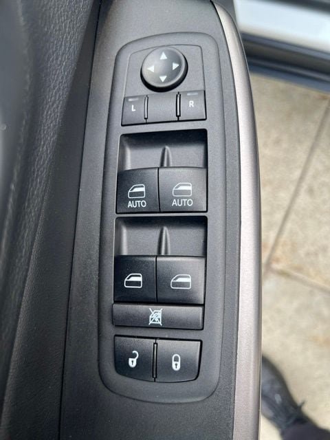 Certified 2019 Jeep Cherokee Limited AWD/4WD image 17