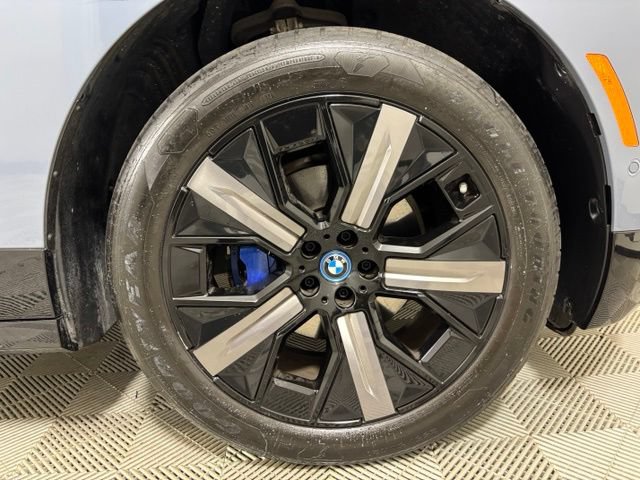 Used 2025 BMW iX xDrive50 AWD/4WD image 18