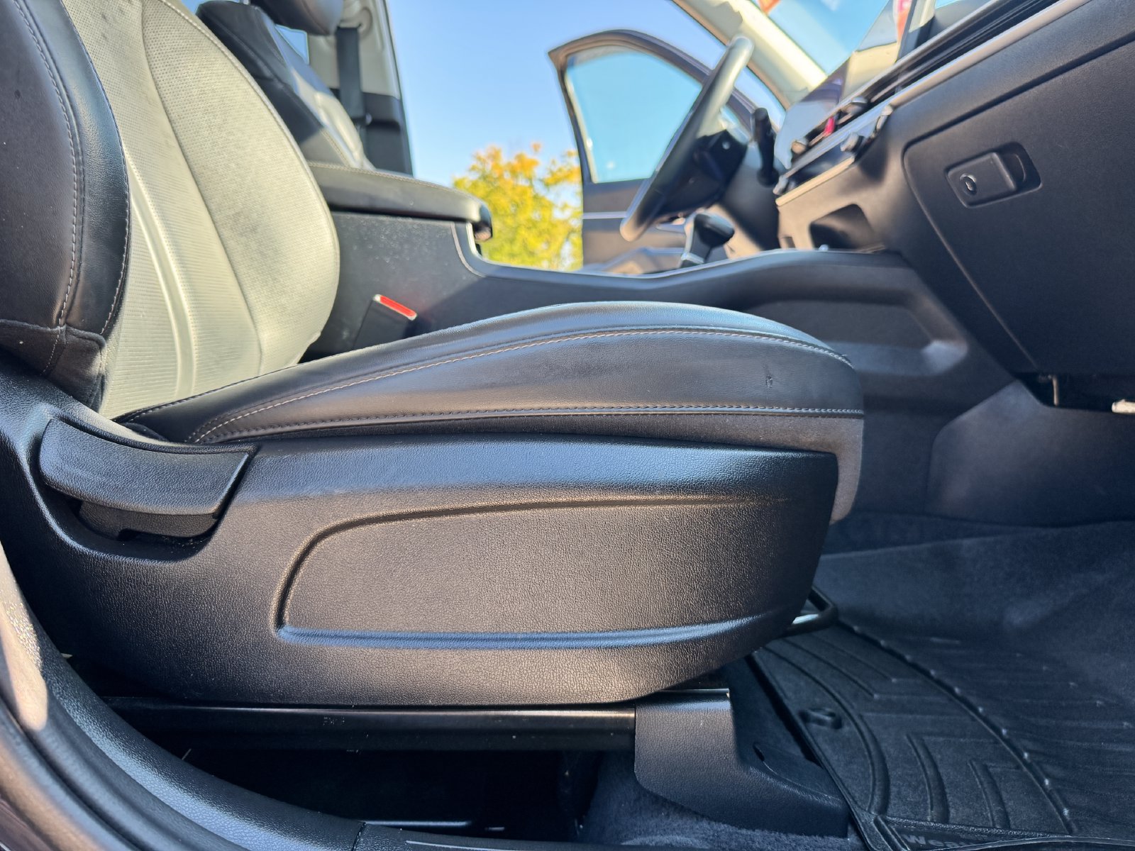 Used 2025 Kia Sorento S w/ Panoramic Sunroof Package FWD image 36