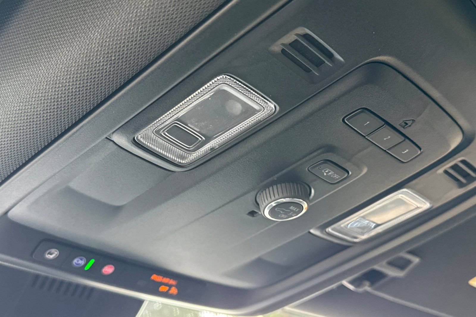 Used 2024 GMC Yukon SLT image 24