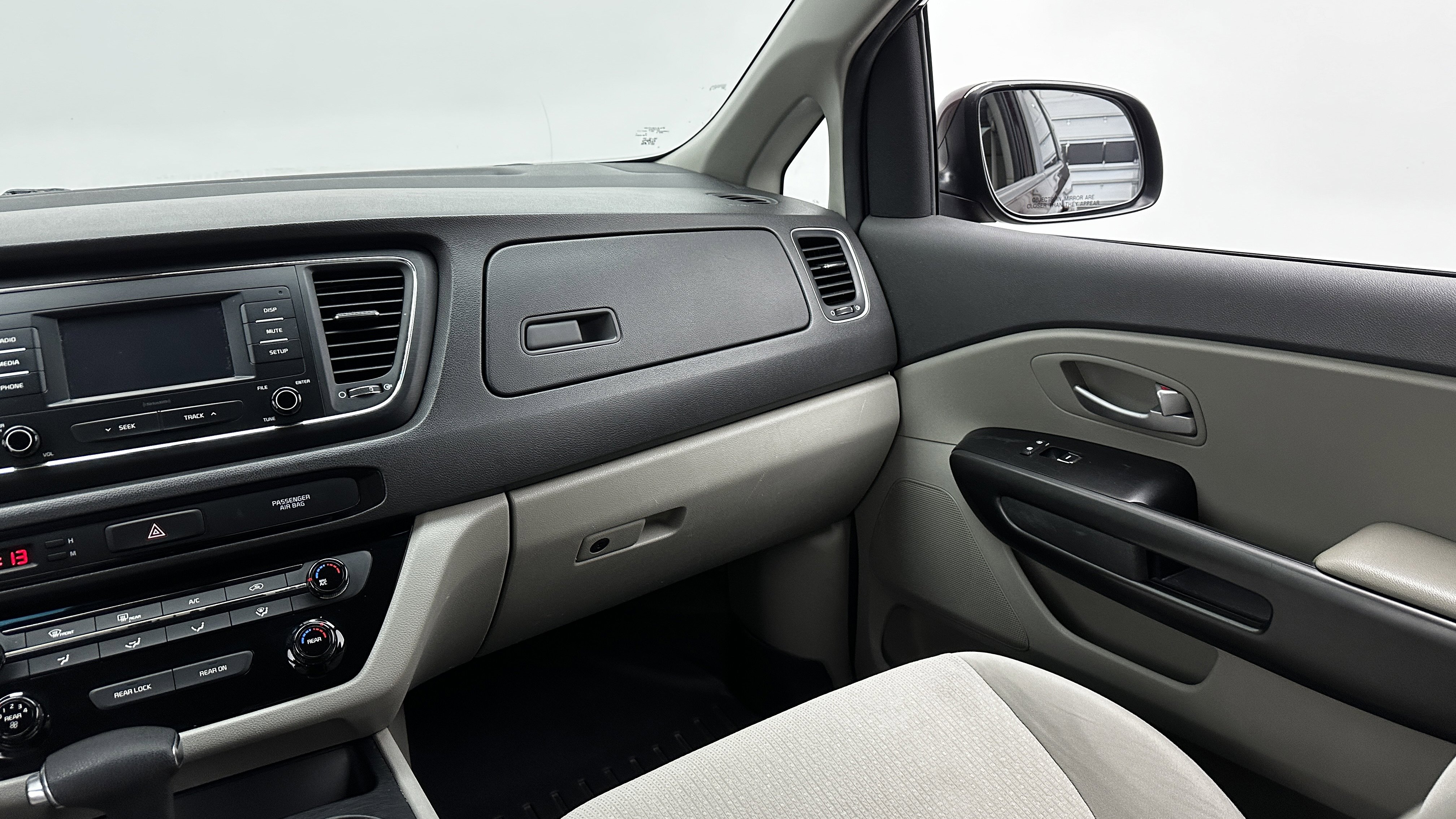 Used 2018 Kia Sedona LX image 28