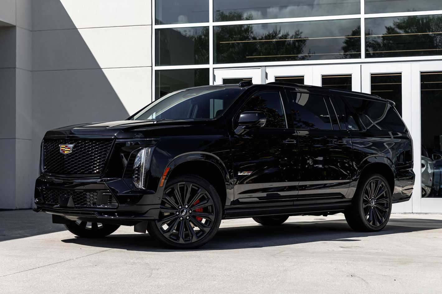 Used 2025 Cadillac Escalade ESV V image 37