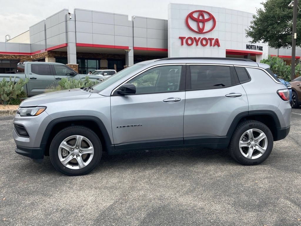 Used 2024 Jeep Compass Latitude AWD/4WD image 8