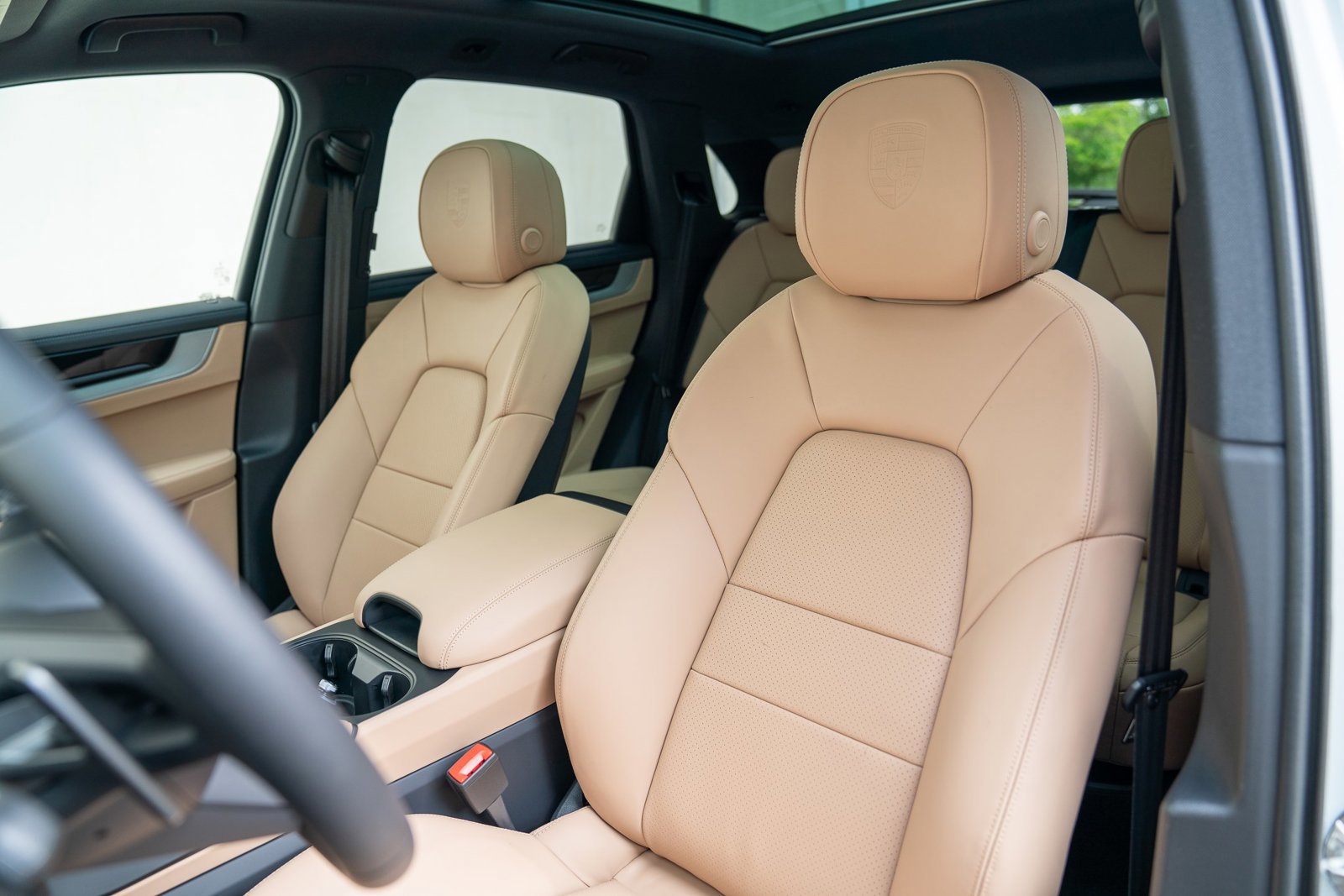 Used 2025 Porsche Cayenne image 5