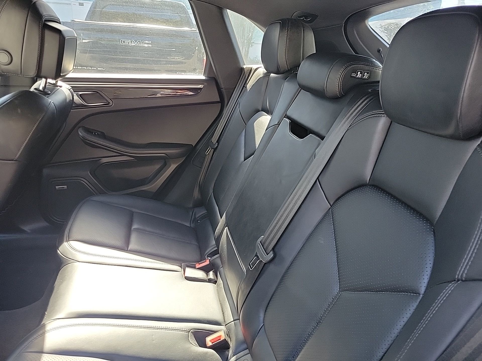 Used 2018 Porsche Macan S image 21