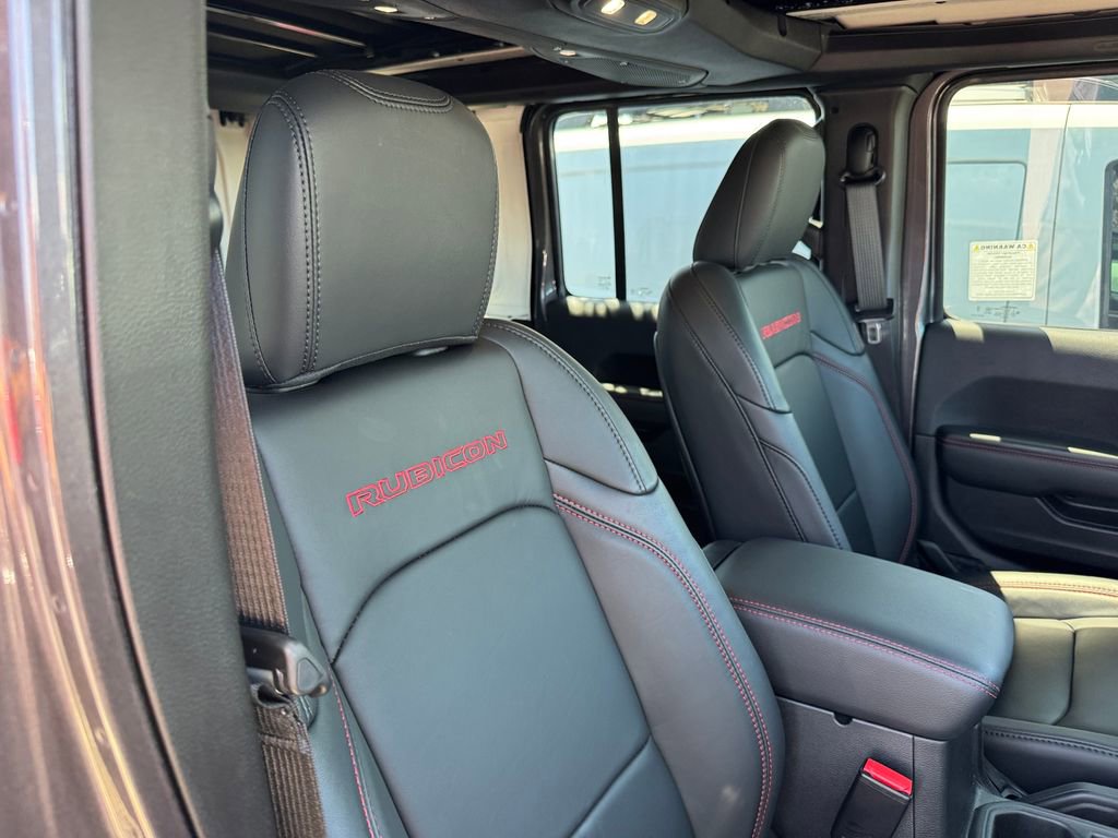 Used 2025 Jeep Wrangler Unlimited Rubicon AWD/4WD image 5