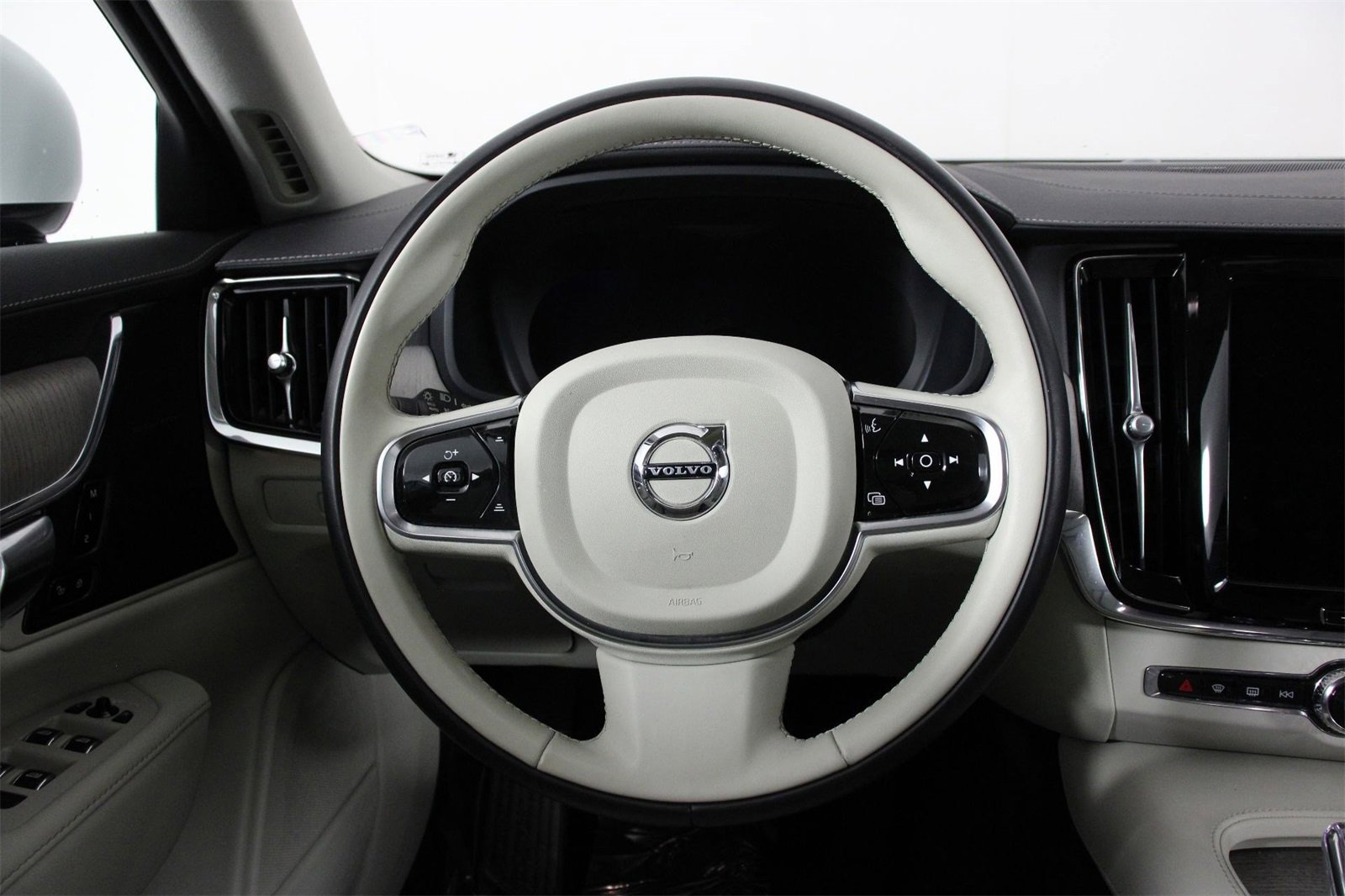 Certified 2023 Volvo S90 B6 Ultimate image 8