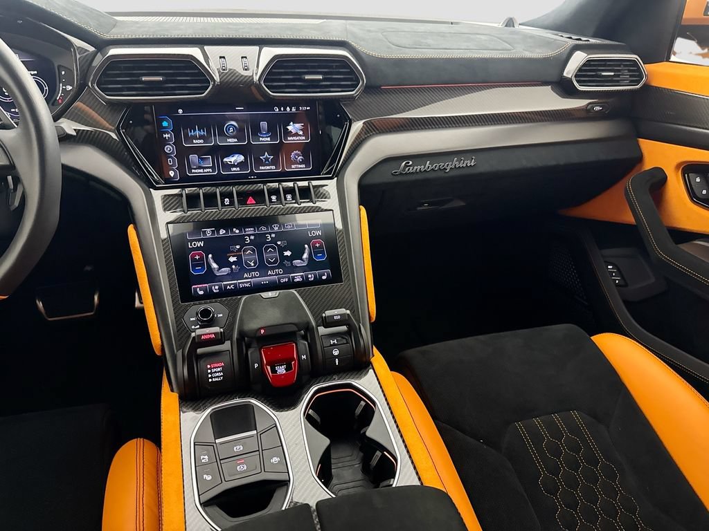 Used 2023 Lamborghini Urus Performante AWD/4WD image 25