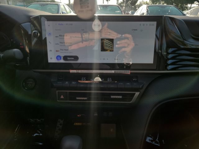 Used 2026 Toyota Camry Hybrid w/ Multimedia Upgrade Package FWD image 19
