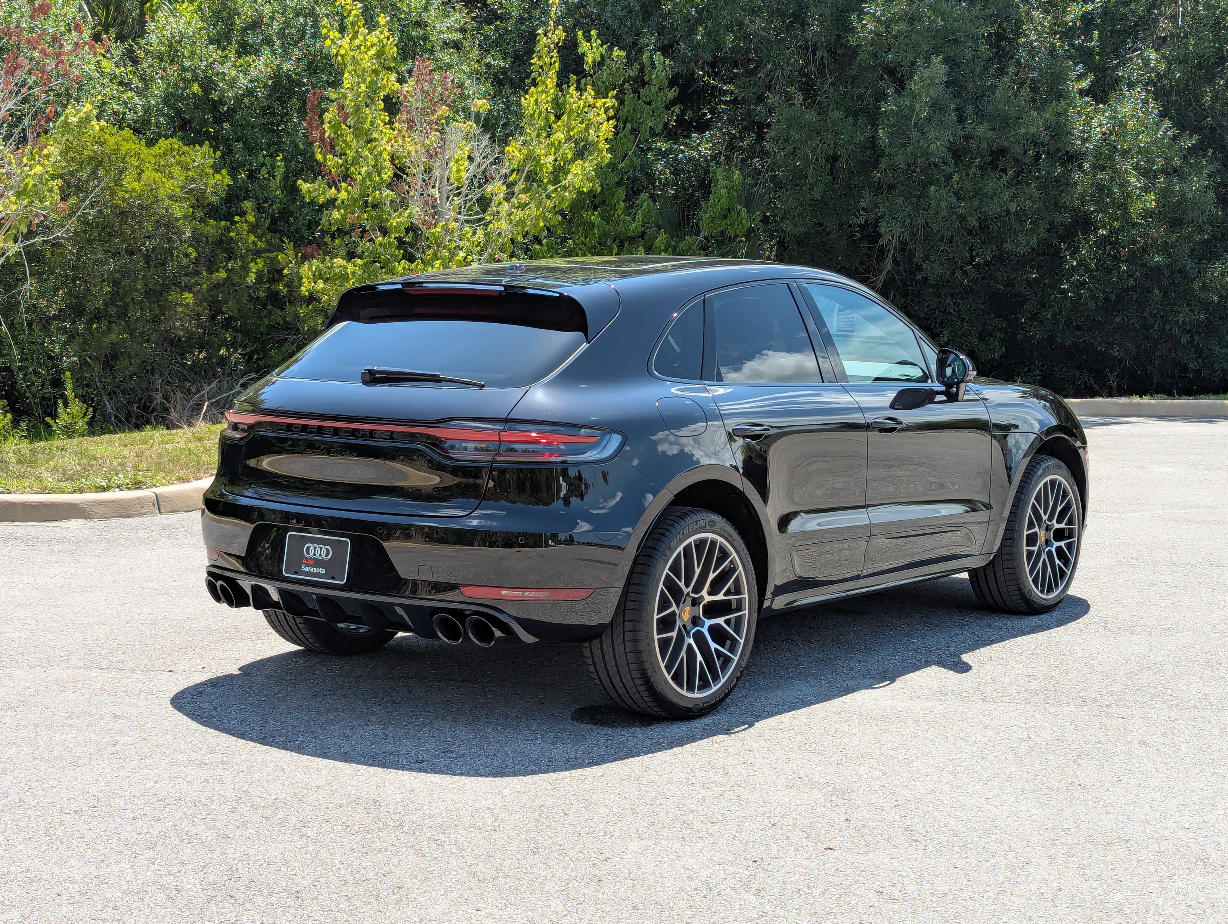 Used 2020 Porsche Macan Turbo AWD/4WD image 3