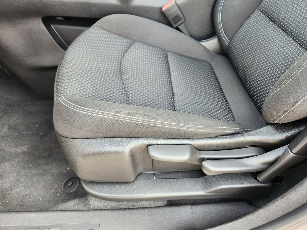 Used 2024 GMC Terrain SLE image 21