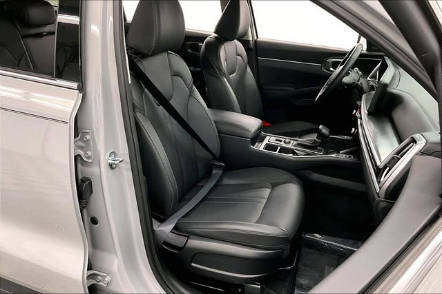 Used 2025 Kia Sorento S image 8