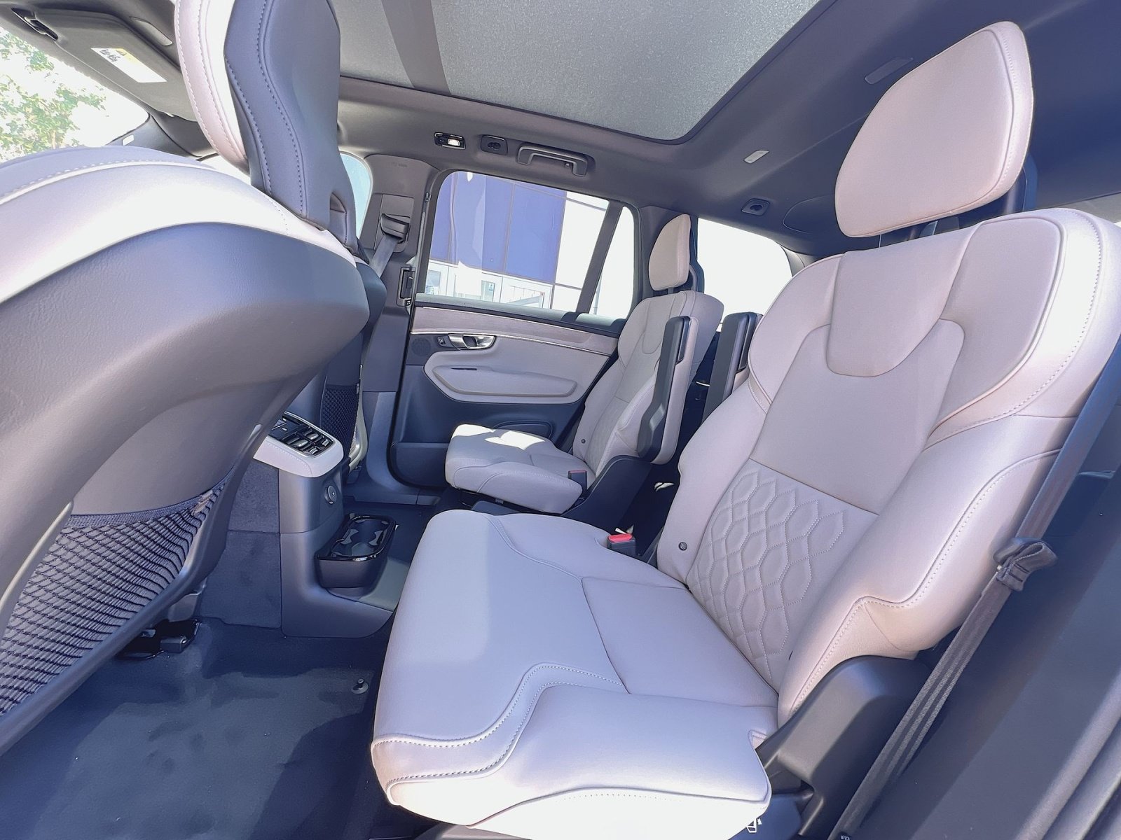 New 2026 Volvo XC90 T8 Plus w/ Protection Package Premier AWD/4WD image 25