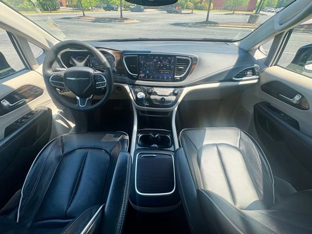 Used 2023 Chrysler Pacifica Limited FWD image 25