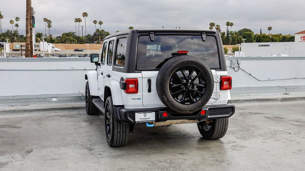 Used 2023 Jeep Wrangler Unlimited Sahara AWD/4WD image 7