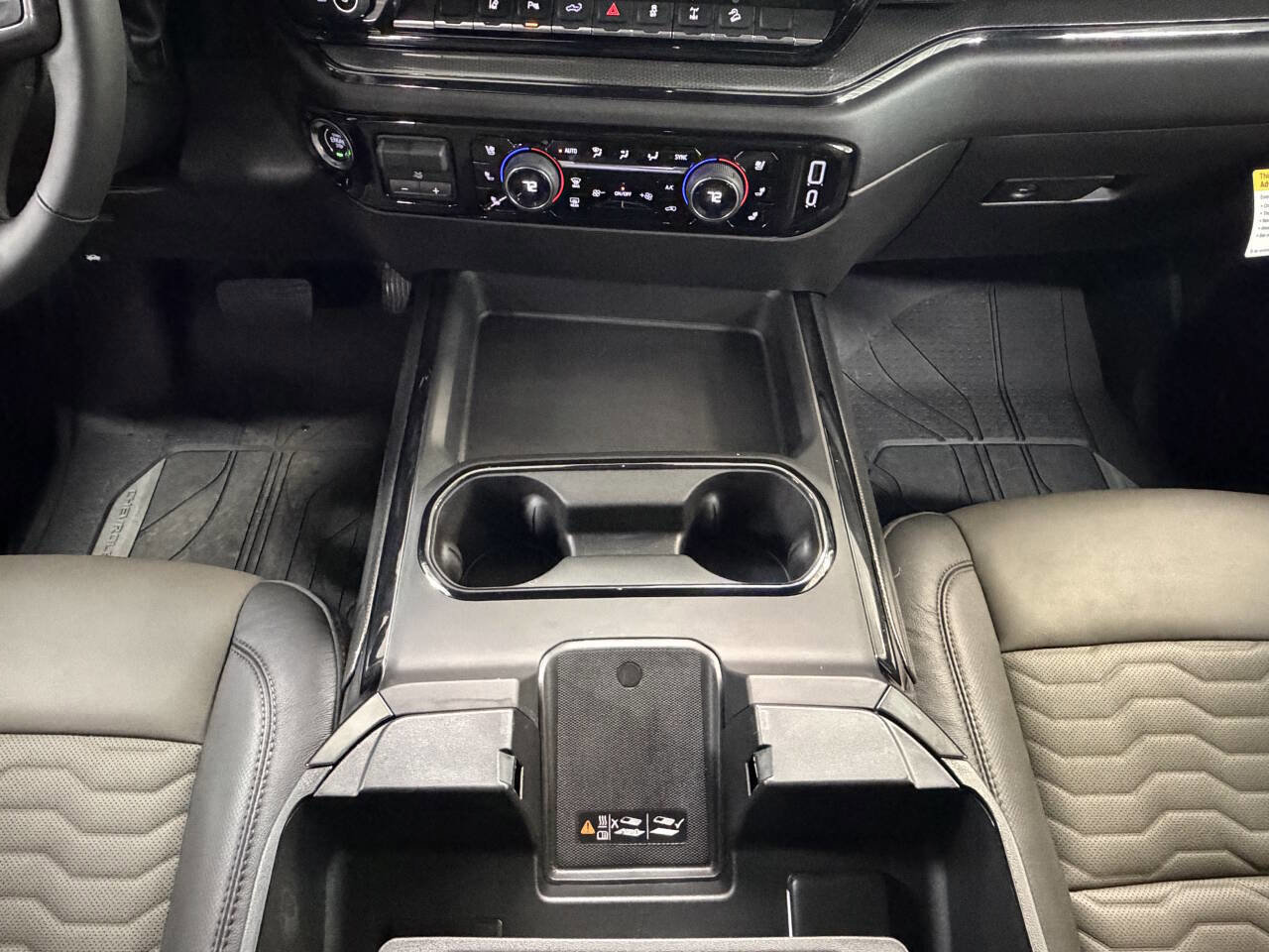 Used 2025 Chevrolet Silverado 2500 ZR2 w/ Technology Package image 44