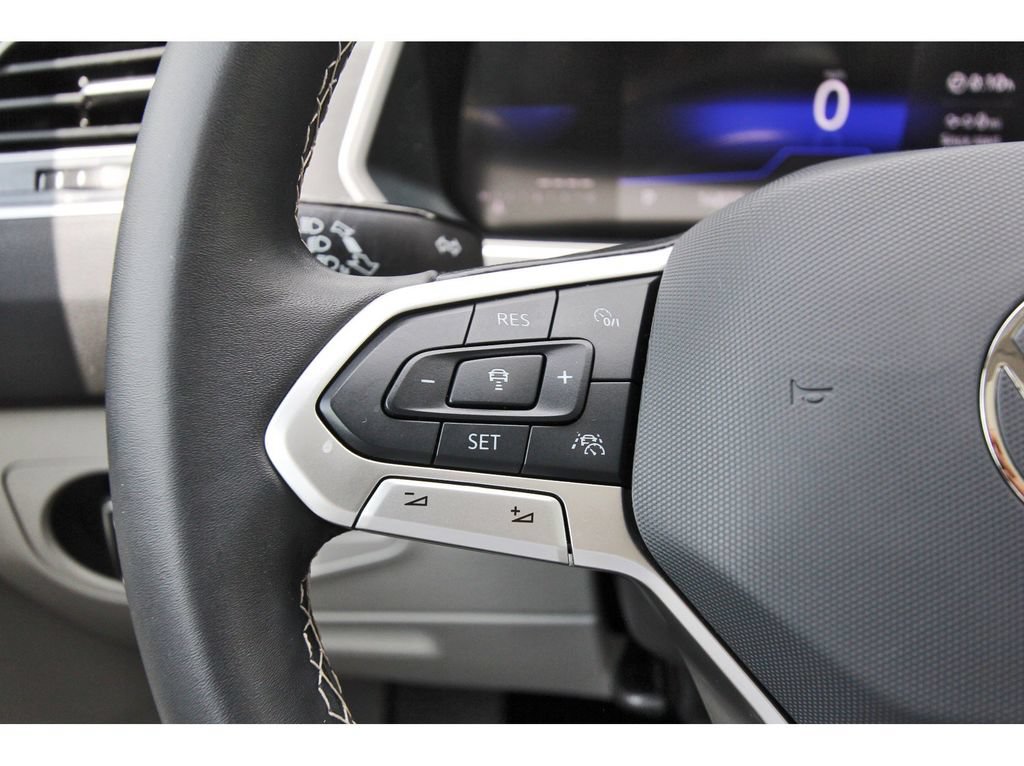 Used 2024 Volkswagen Tiguan SE w/ Panoramic Sunroof Package AWD/4WD image 15