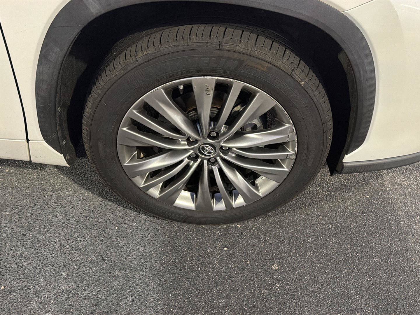 Used 2020 Toyota Highlander Platinum FWD image 43