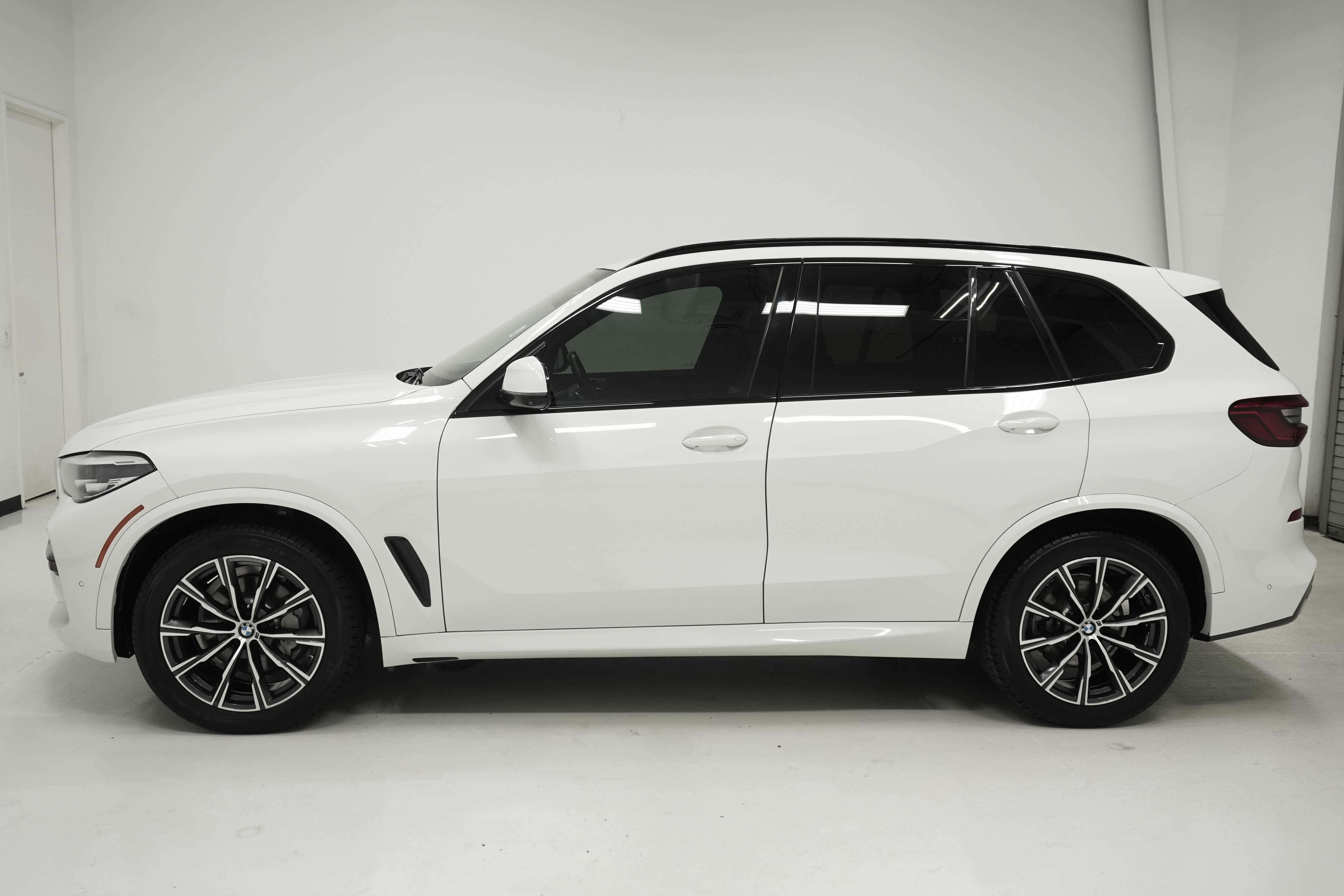 Used 2020 BMW X5 xDrive40i w/ M Sport Package AWD/4WD image 7