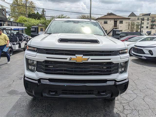 Used 2024 Chevrolet Silverado 2500 Custom w/ Custom Value Package image 3