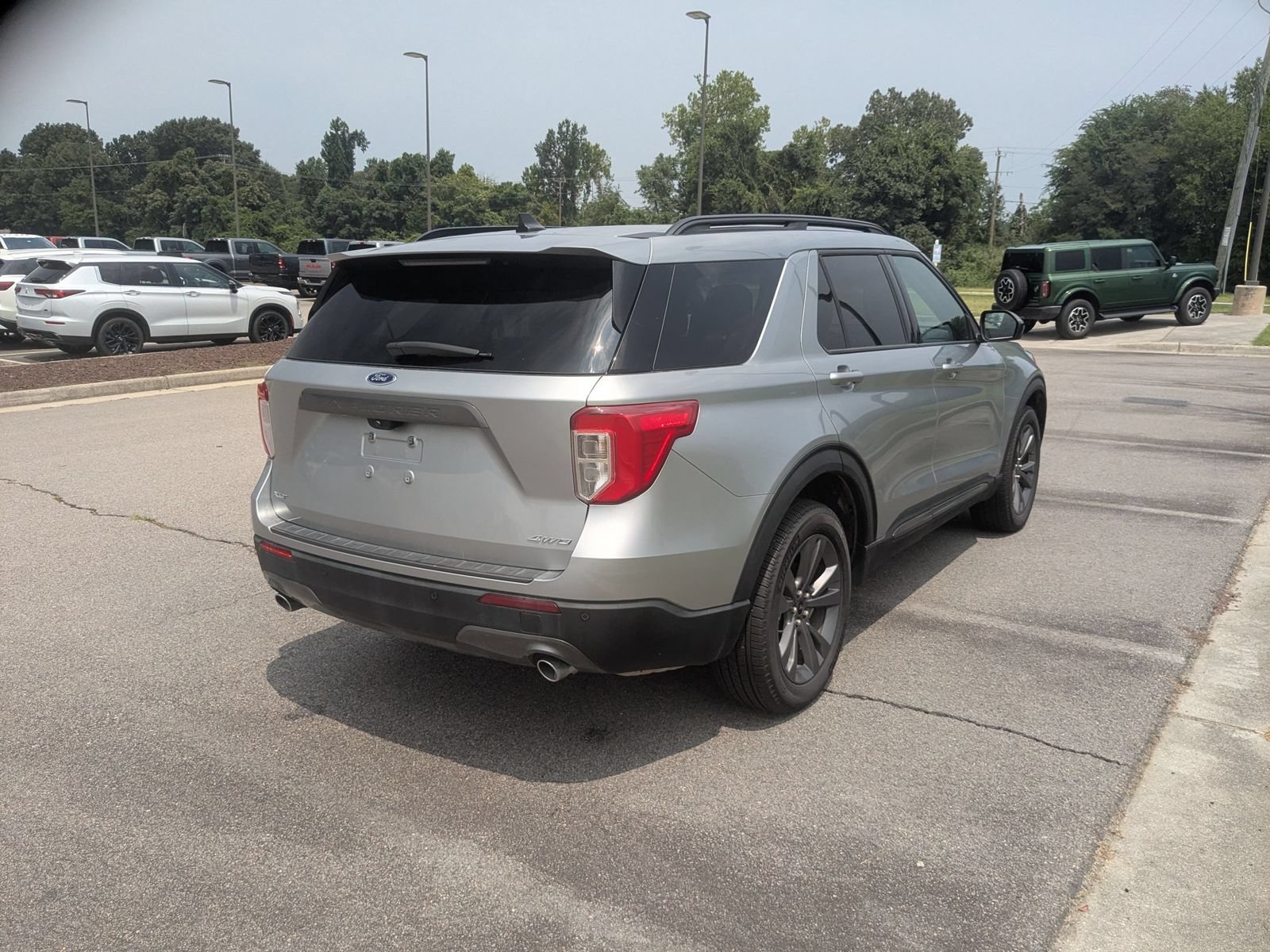 Used 2023 Ford Explorer XLT w/ Equipment Group 202A AWD/4WD image 3