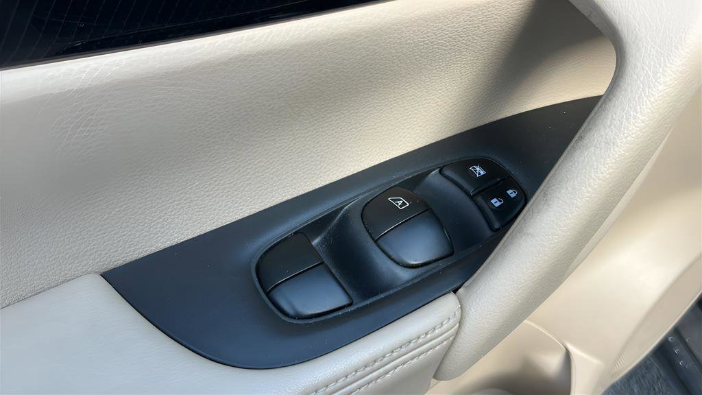 Used 2017 Nissan Rogue SL w/ SL Premium Package image 31