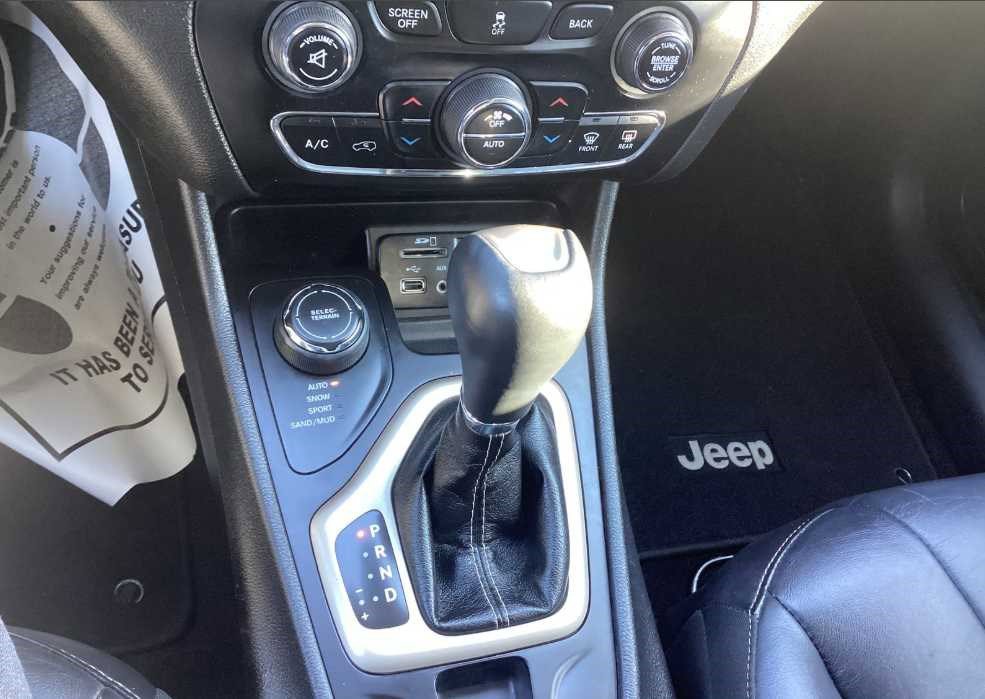 Used 2018 Jeep Cherokee Limited image 9