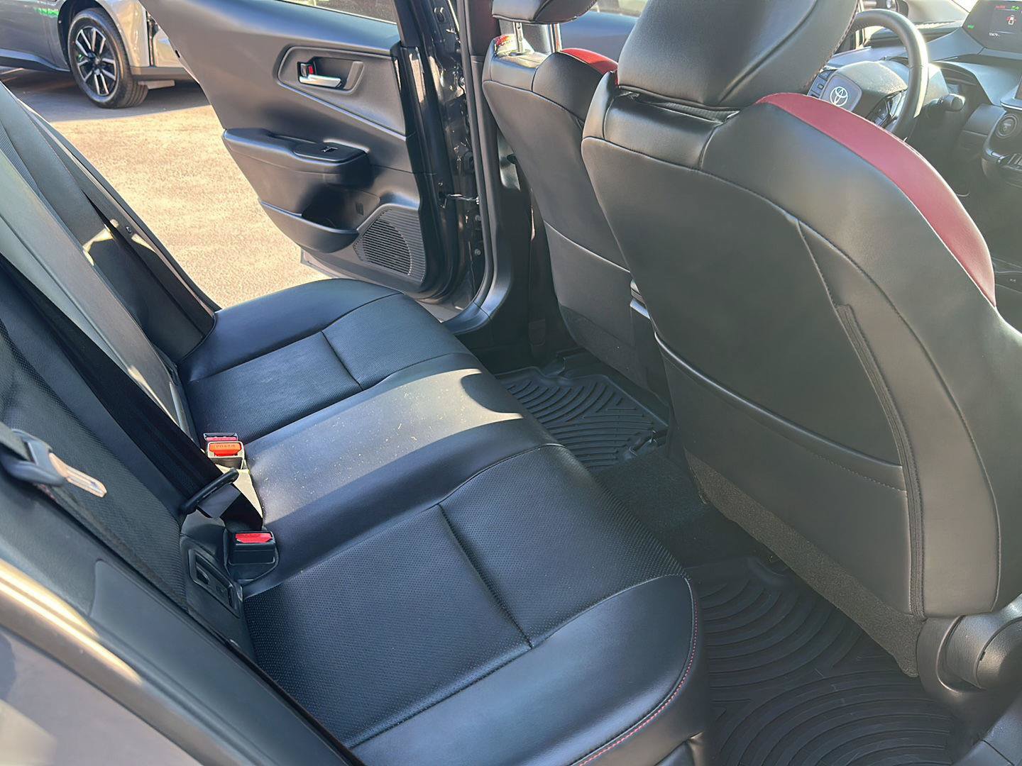 Used 2024 Toyota Prius Prime FWD image 10