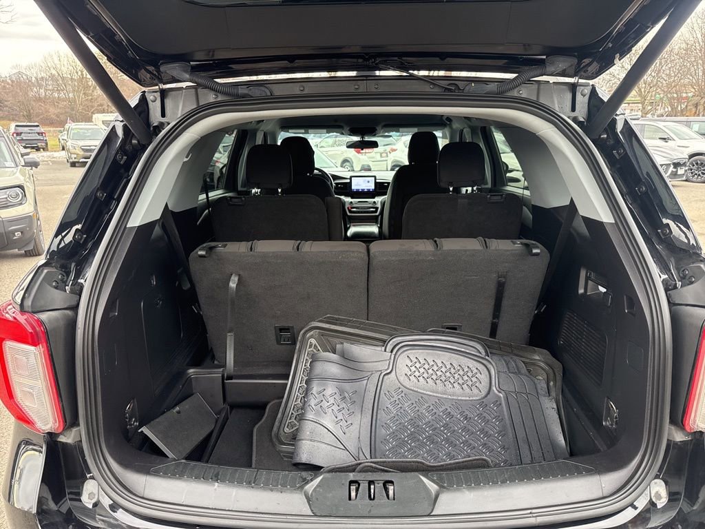 Used 2021 Ford Explorer XLT image 27