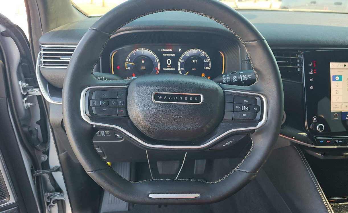 Used 2023 Jeep Wagoneer 4WD image 8