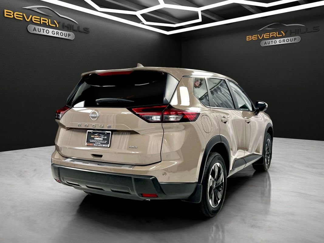 Used 2025 Nissan Rogue SV image 5