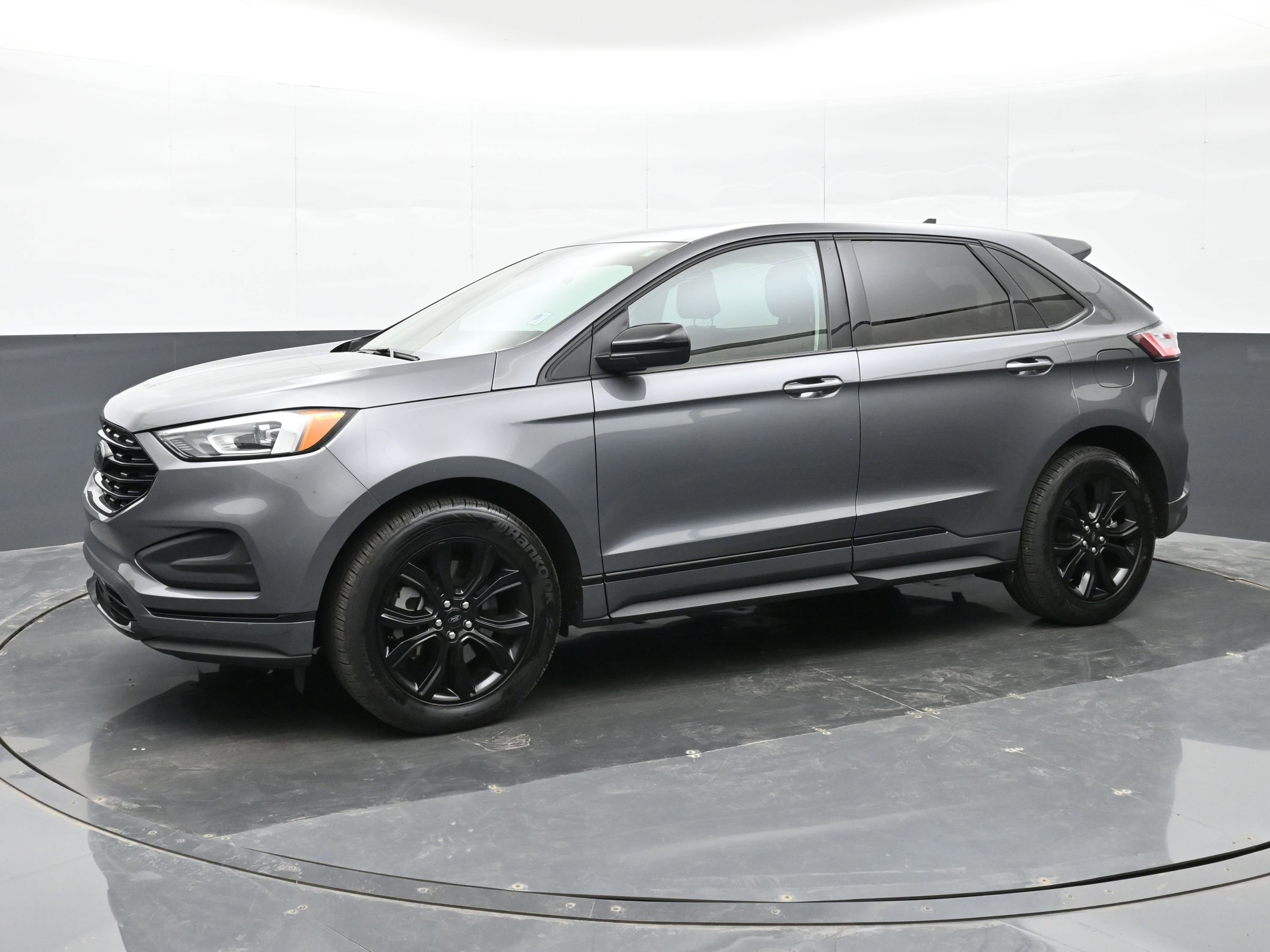 Used 2024 Ford Edge SE w/ Black Appearance Package image 8