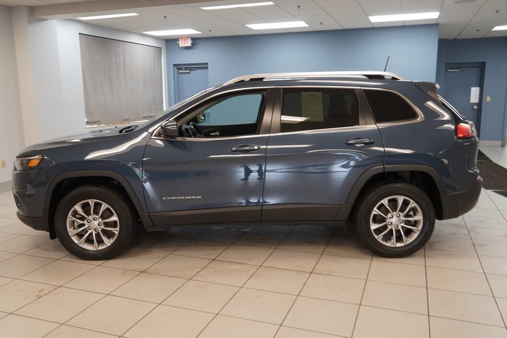 Used 2021 Jeep Cherokee Latitude Lux w/ Sun & Sound Group AWD/4WD image 2