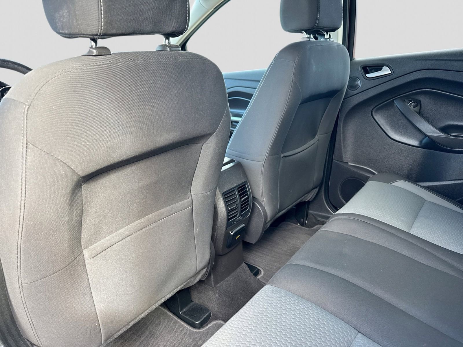 Used 2017 Ford Escape SE w/ Equipment Group 201A image 17