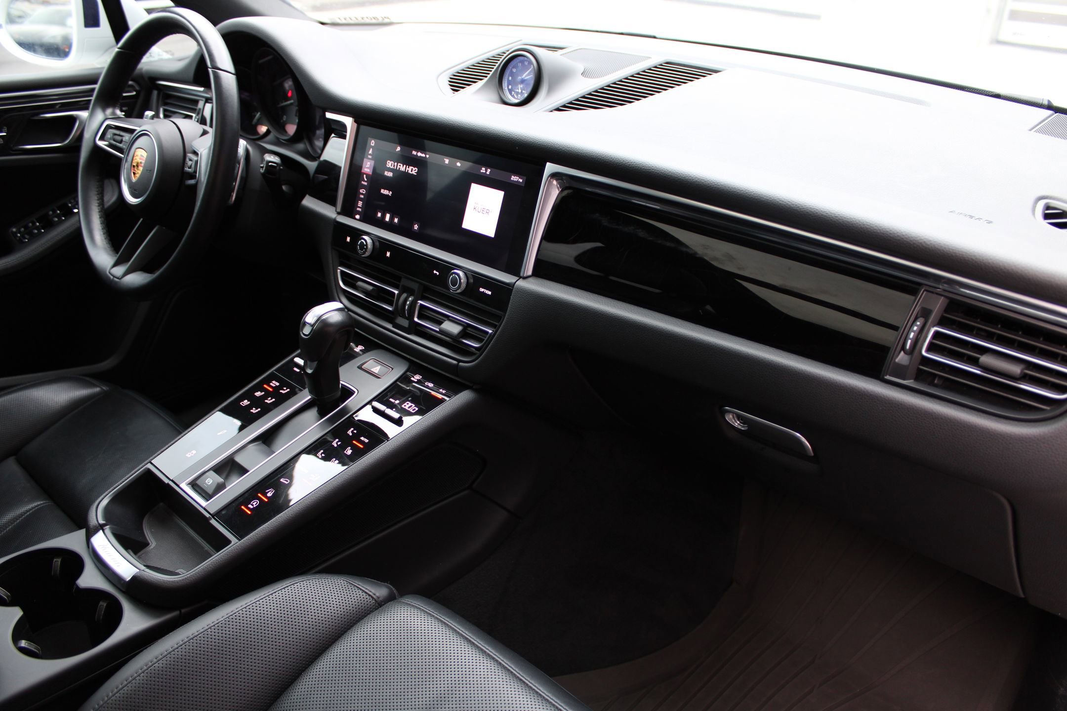 Certified 2023 Porsche Macan image 27