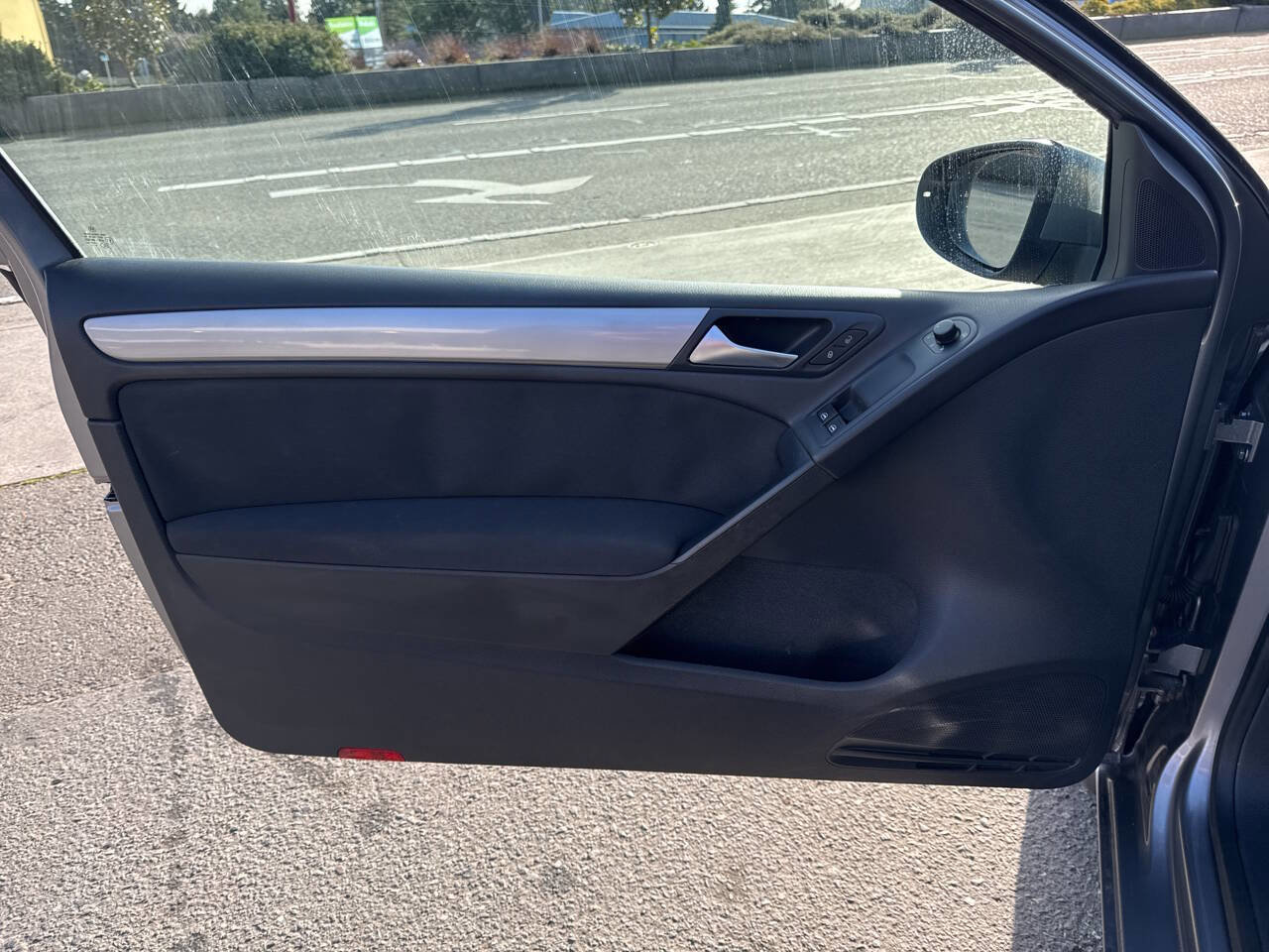 Used 2011 Volkswagen Golf 2-Door image 24