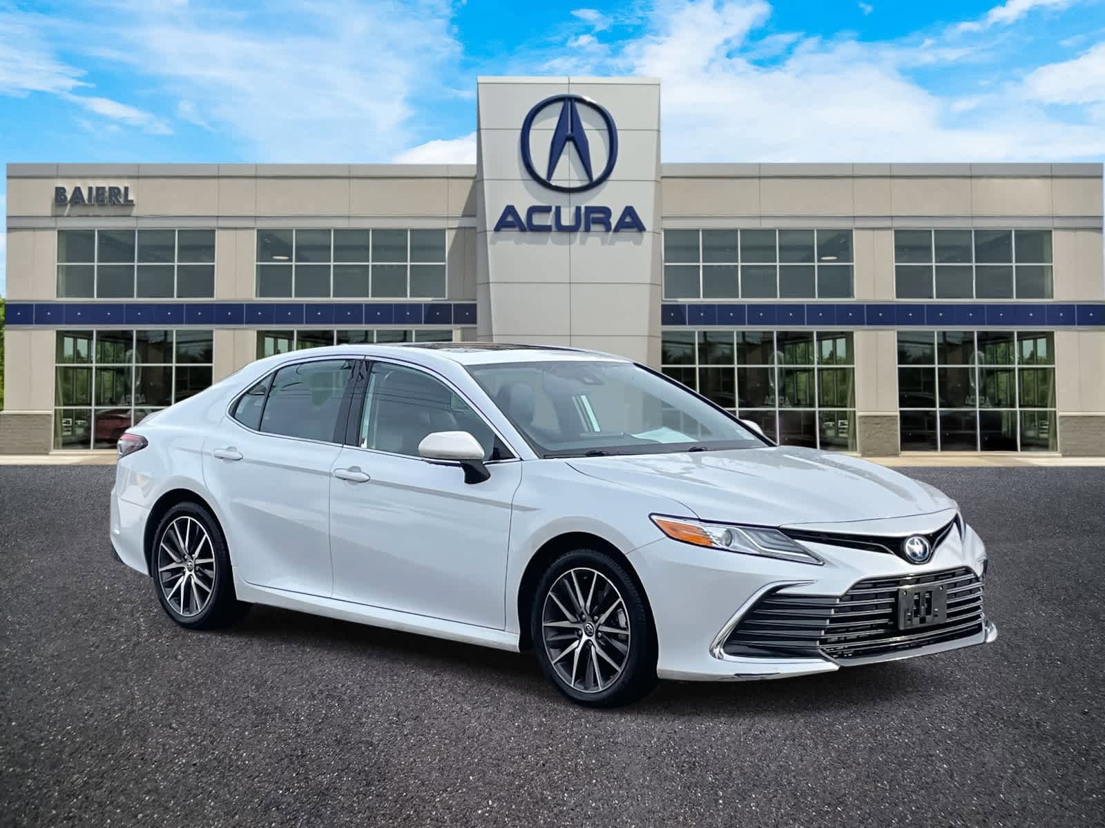 Used 2022 Toyota Camry XLE w/ Navigation Upgrade Package FWD image 8