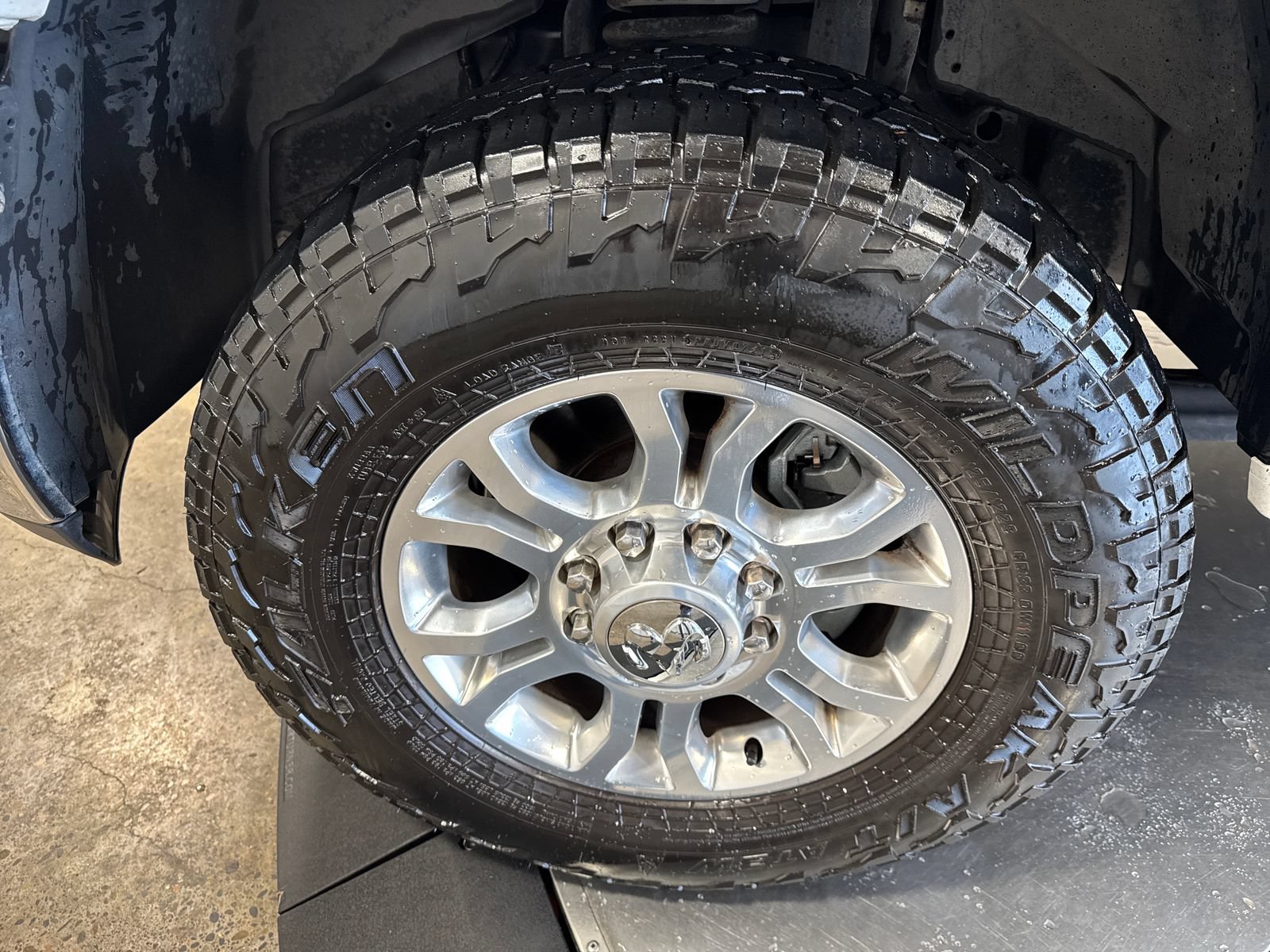 Used 2017 RAM 2500 Laramie w/ Convenience Group AWD/4WD image 2
